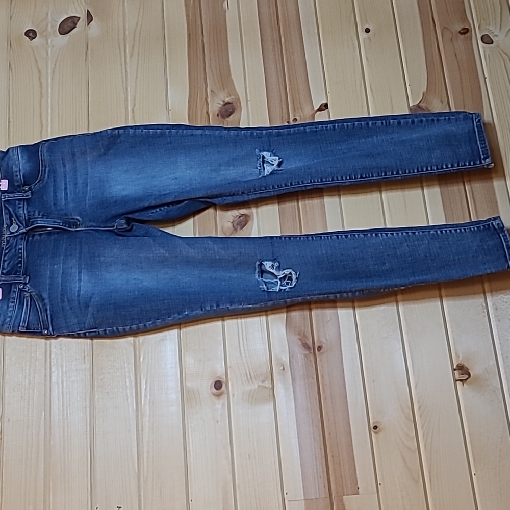 Maurice's distressed knee jeans